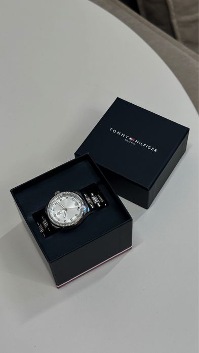 Часы Tommy Hilfiger