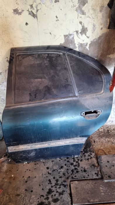 Продаётся дверь нисан примьера п10