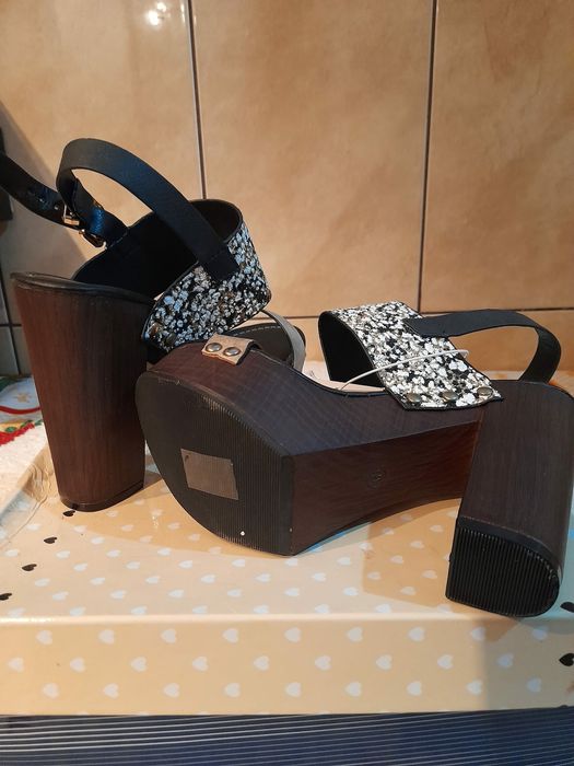 Sandale made Italia marime 37