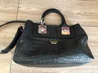 Poseta Guess de purtat pe mana/ crossbody eleganta