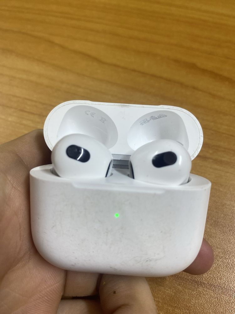 Продам AirPods 3