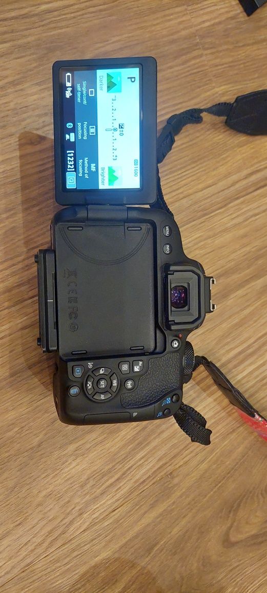 Canon 800D с два обектива - 18-135 и 50