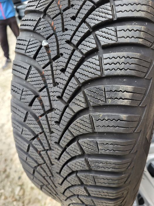 4 бр зимни 205/60/16 Goodyear