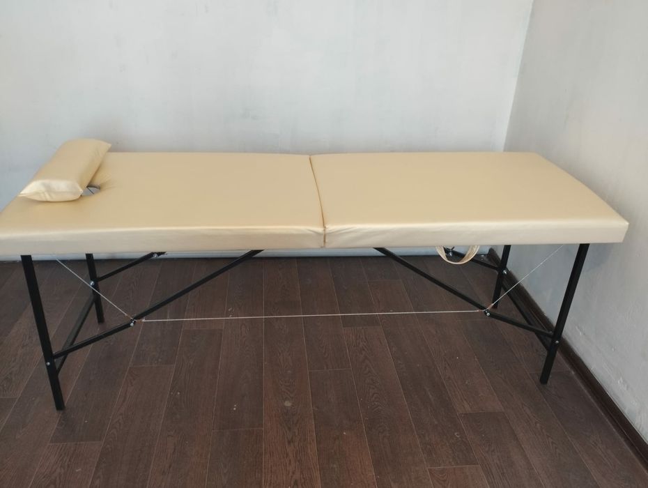 Кушетка с разрезом лица,для массажа