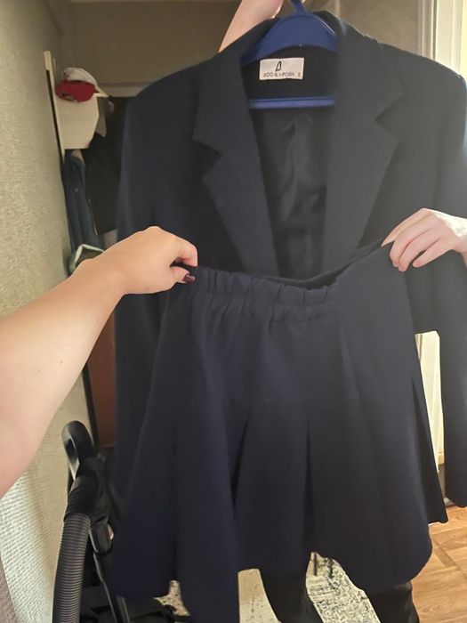 Продам двойку (пиджак укороченный и юбка ) темносинняя