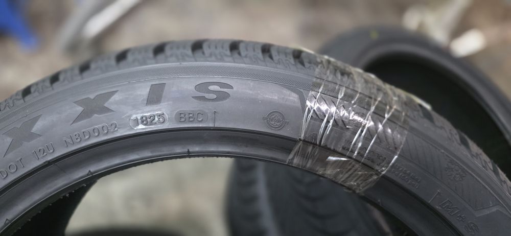 Чисто нови зимни гуми Maxxis 235/45/20