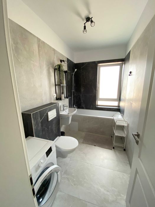 Proprietar inchiriez apartament cu 2 camere, spatios, loc de parcare