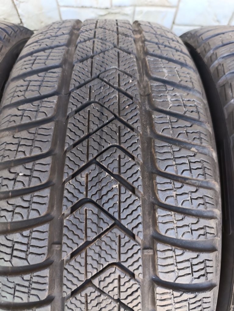 Зимни гуми Pirelli 225/45/18 Sottozero 3 Dot 2022