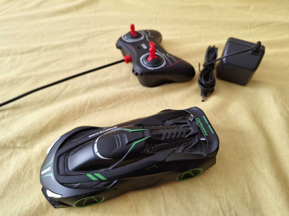 Masinuta cu telecomanda, acumulator si incarcator acum