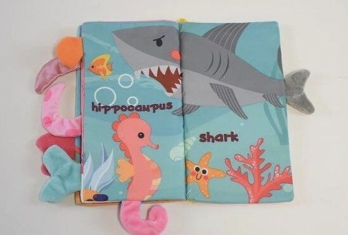 Carte senzoriala fosnitoare pentru bebelusi, cu animalute colorate