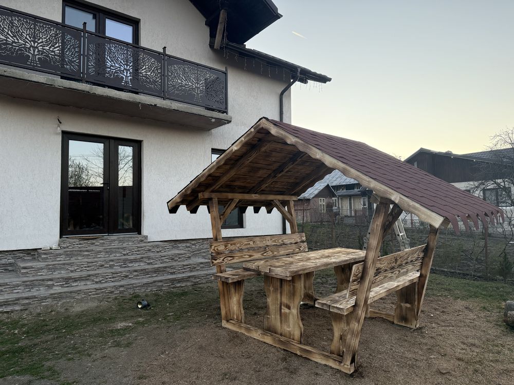 Foisor din lemn masiv