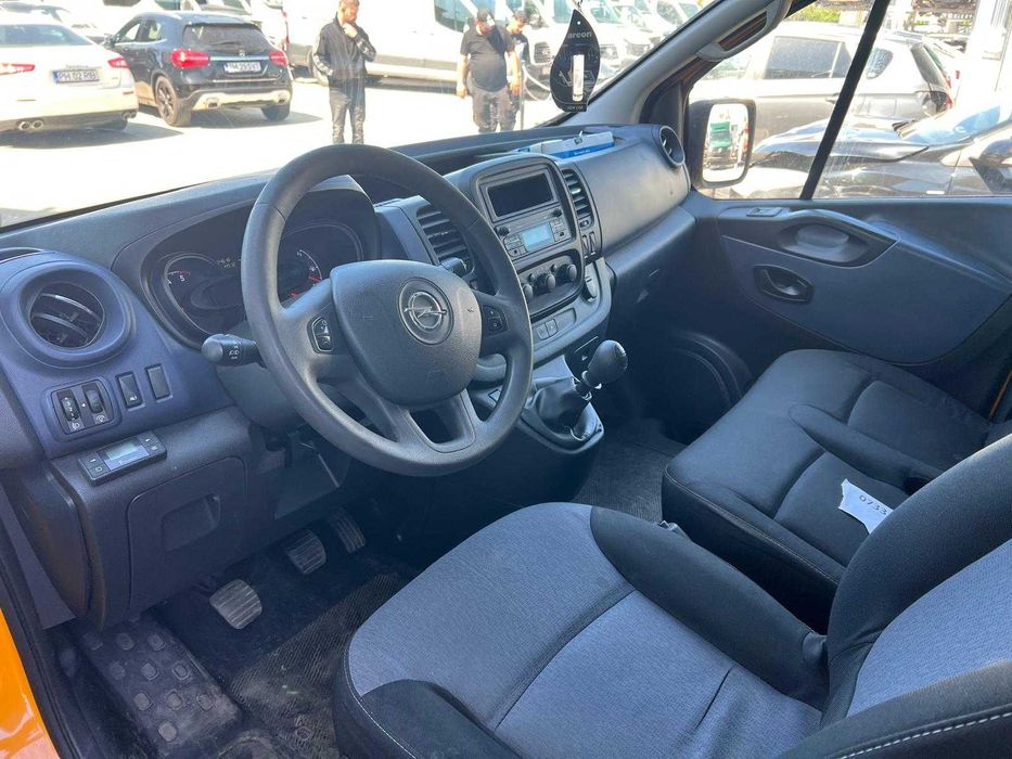 Opel Vivaro 2017 • 9 Locuri • 1.6 CDTI 145CP • Avarie Spate