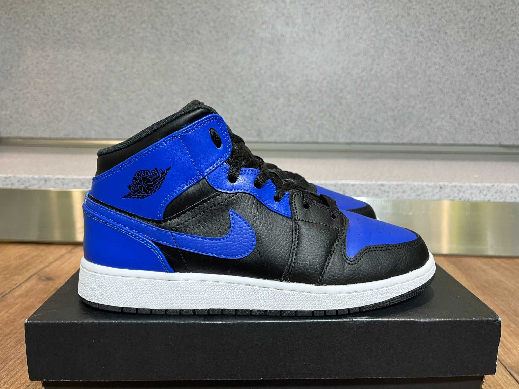 ОРИГИНАЛНИ *** Nike Air Jordan 1 Mid Hyper Royal Blue Black