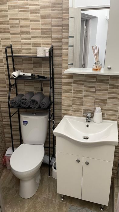 Închiriez garsoniera