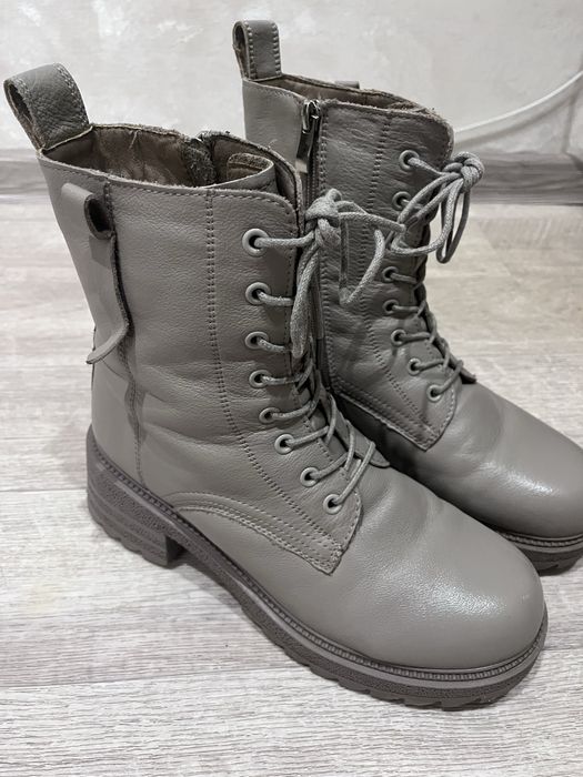 Продам женские зимние ботинки