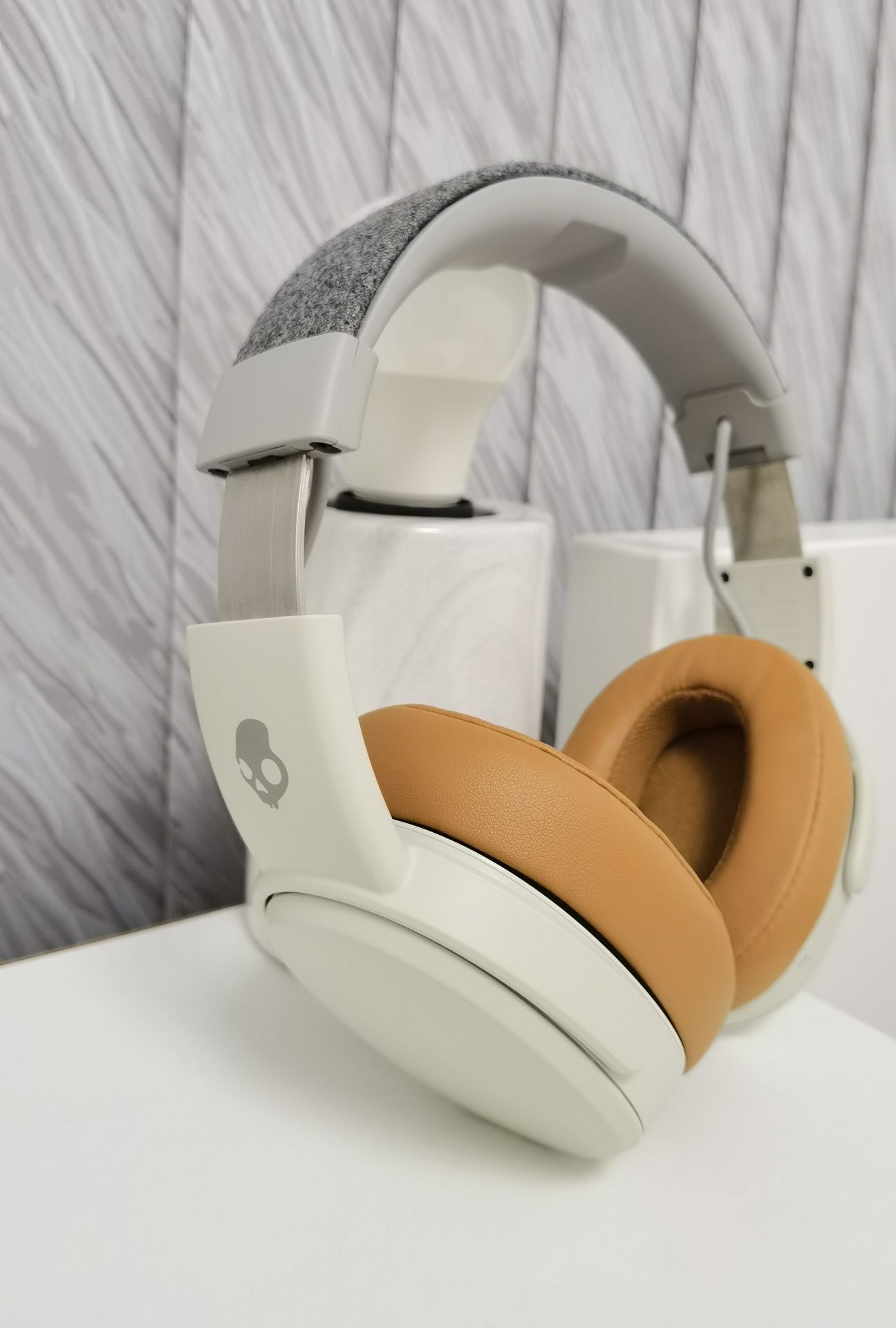 Безжични слушалки с микрофон Skullcandy - Crusher Wireless Gray/Tan