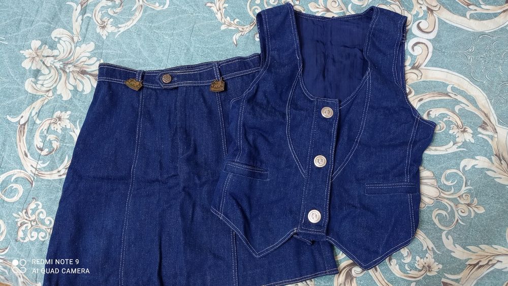 Джинсовый тёплый костюм.На 9- 10 лет примерно