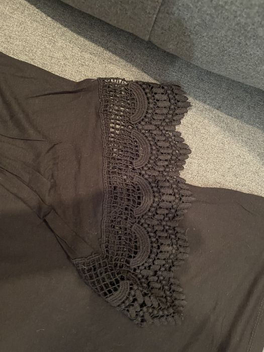 Bluza neagra cu dantela