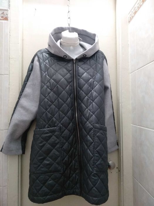 ОТДАМ ДАРОМ куртку. Женскую, длинную, с утеплением, 48 разм. Европа БУ