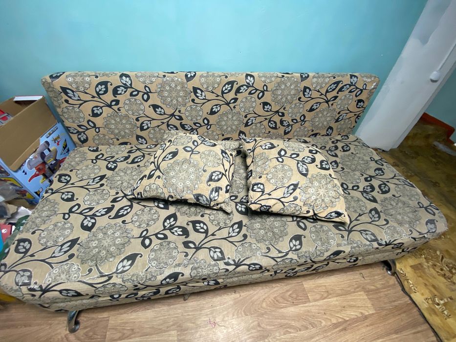 Продаю диван (раскладывается)