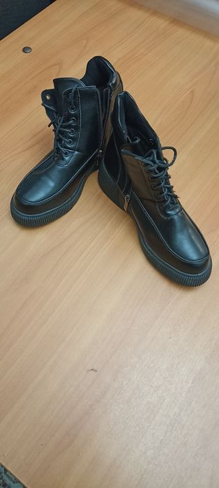 Продам женскую  обувь