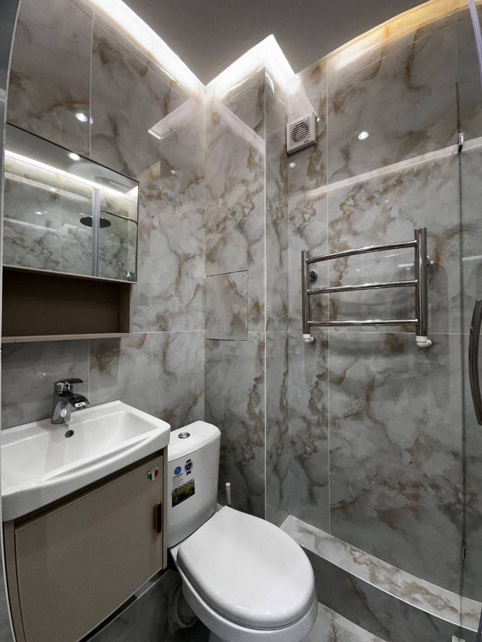 Продаётся 1в2 комнатная квартира , Ц7, ЦУМ