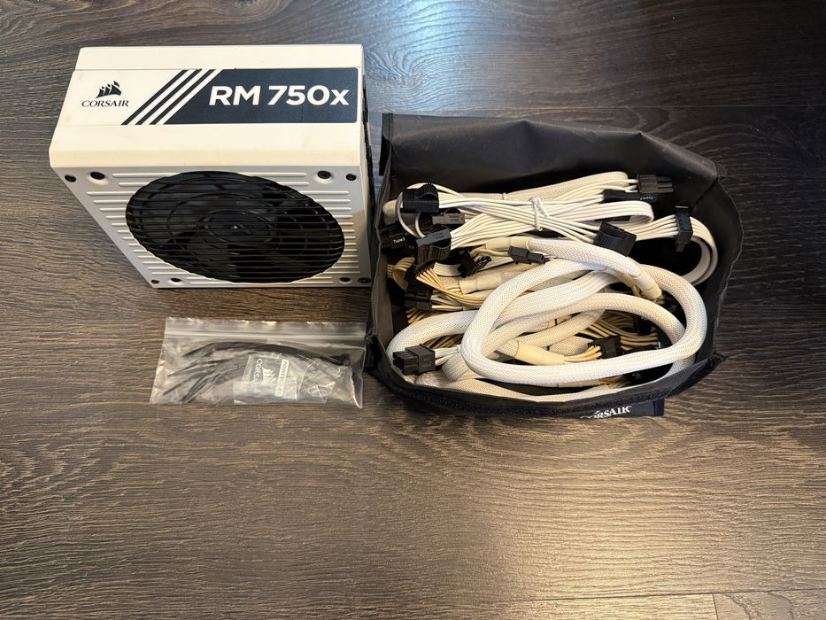 Sursa Corsair RM750x - 750w ( alba)