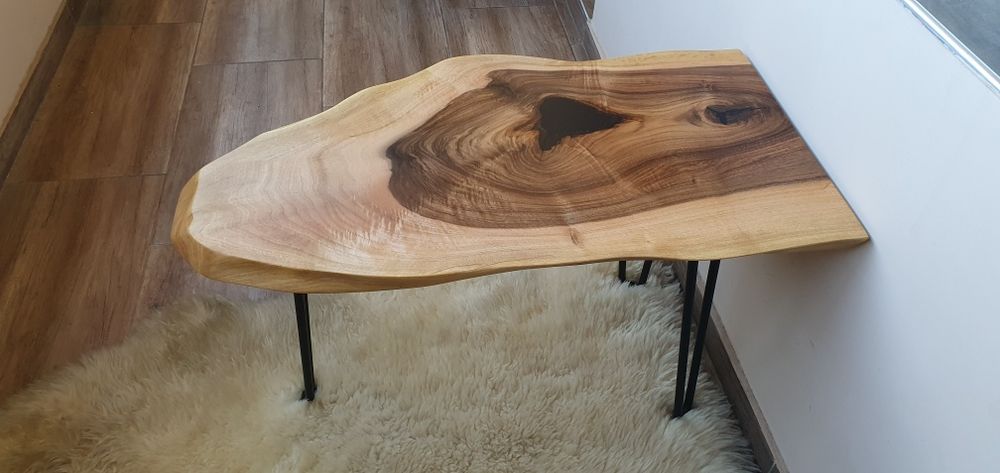 Масa за кафе. Масив орех с черна епоксидна смола.