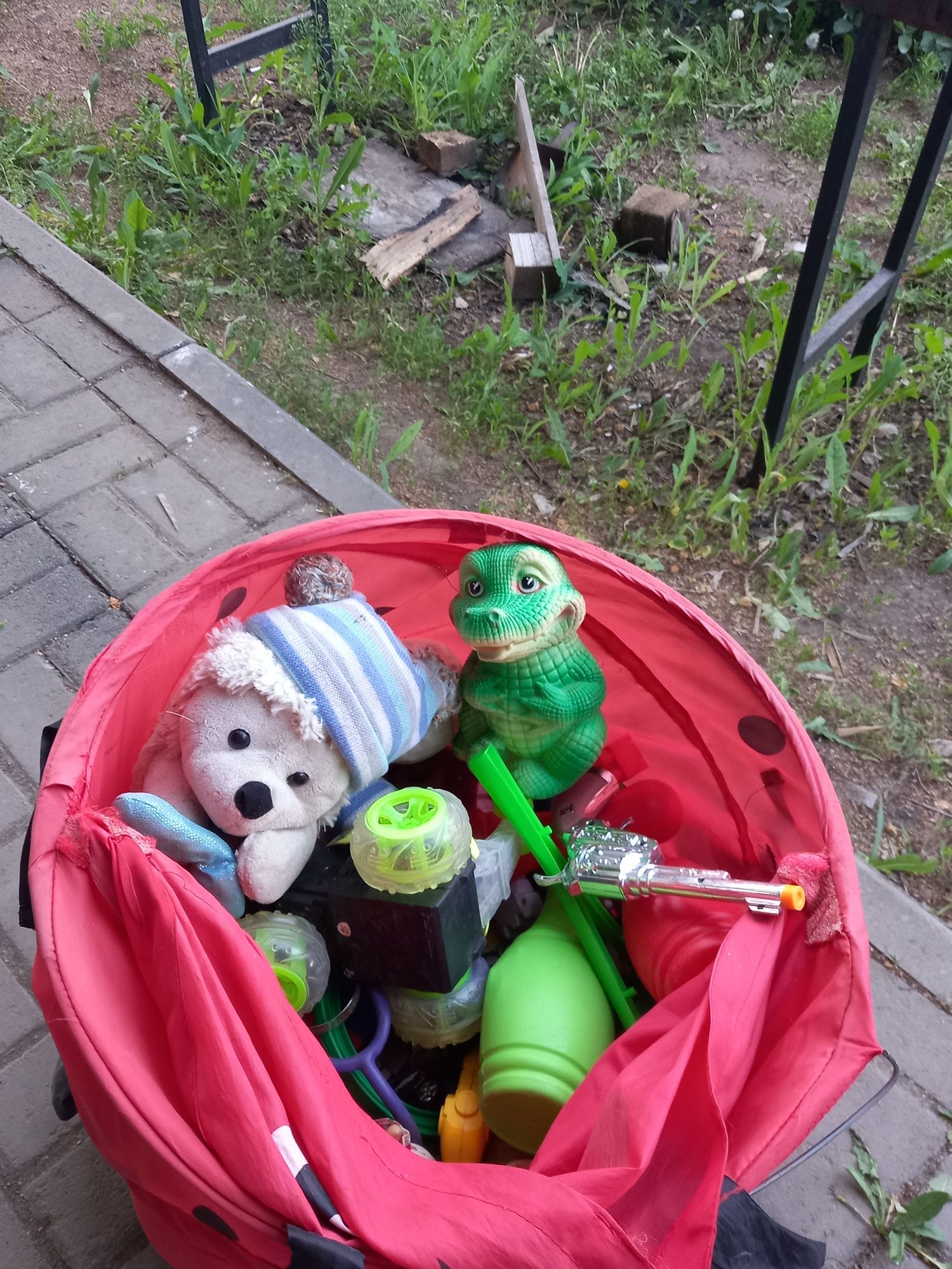 Продам,пакет разных игрушек.