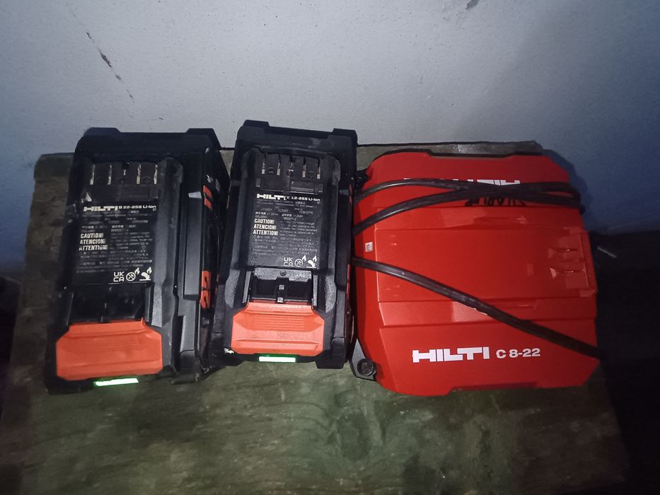 Set 2 baterii hilti 12 amperi nuron + încărcător rapid c8