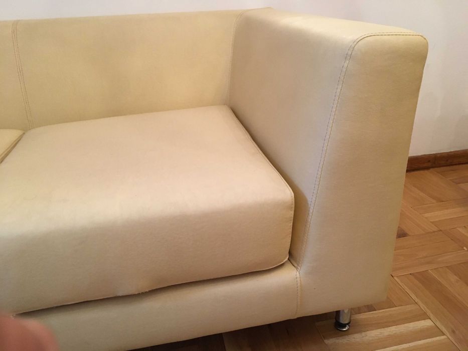 кожено канапе и стол