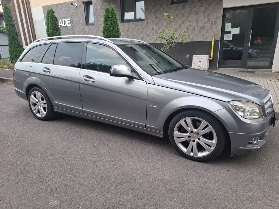 Vând Mercedes C 220