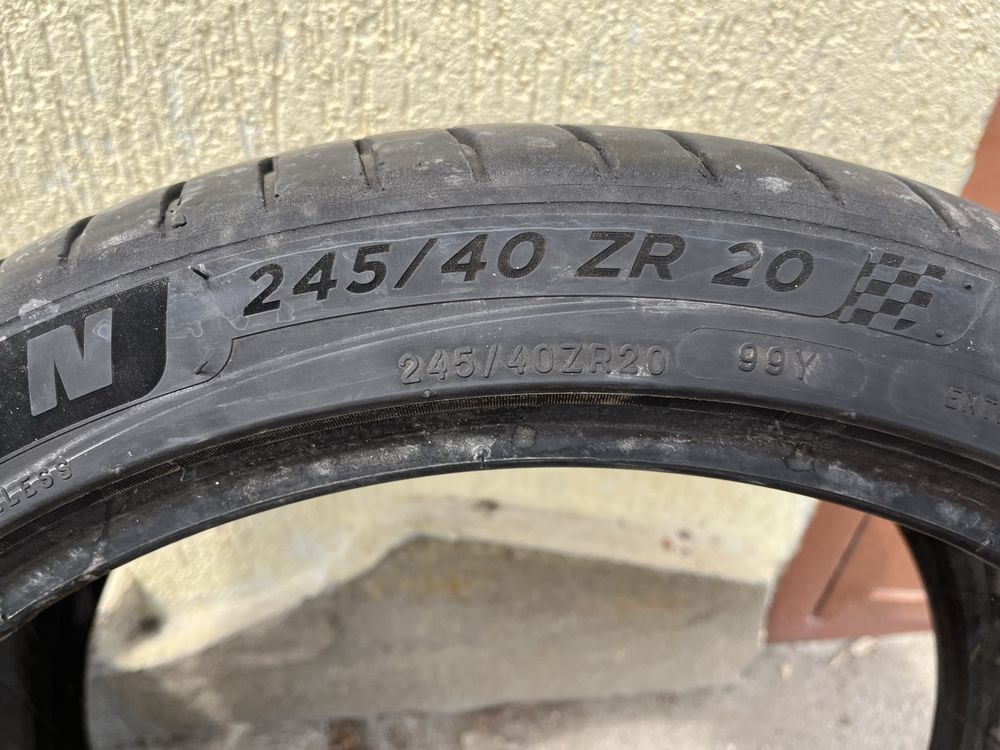 2 бр. летни гуми 245/40/20 Michelin DOT 4522 4,5-5 mm