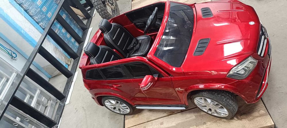 Двуместна електрическа кола