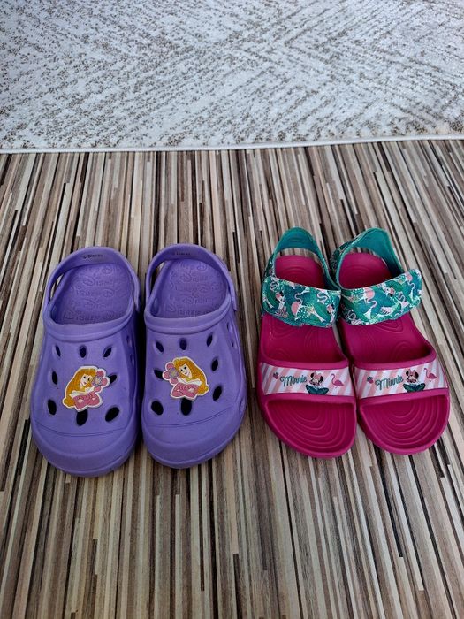 Sandale Minnie marime 32 si crocsi Disney marime 32/33.