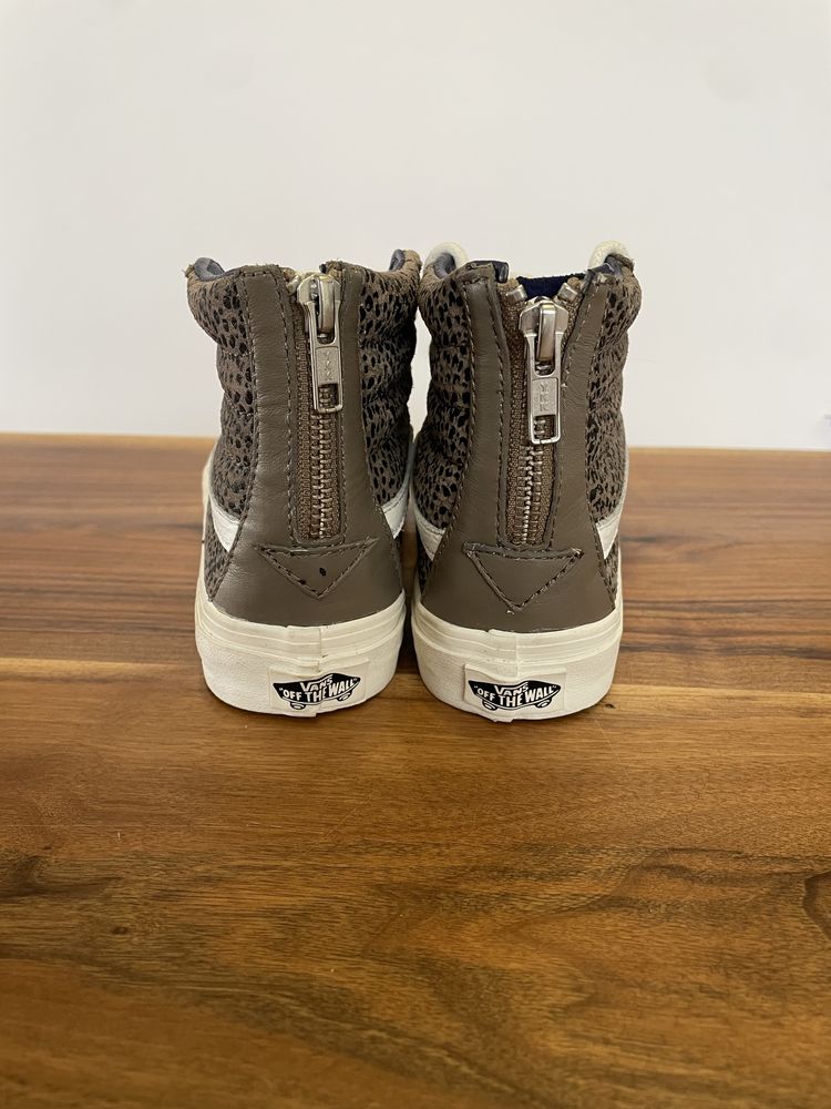 Тигрови кецове Vans