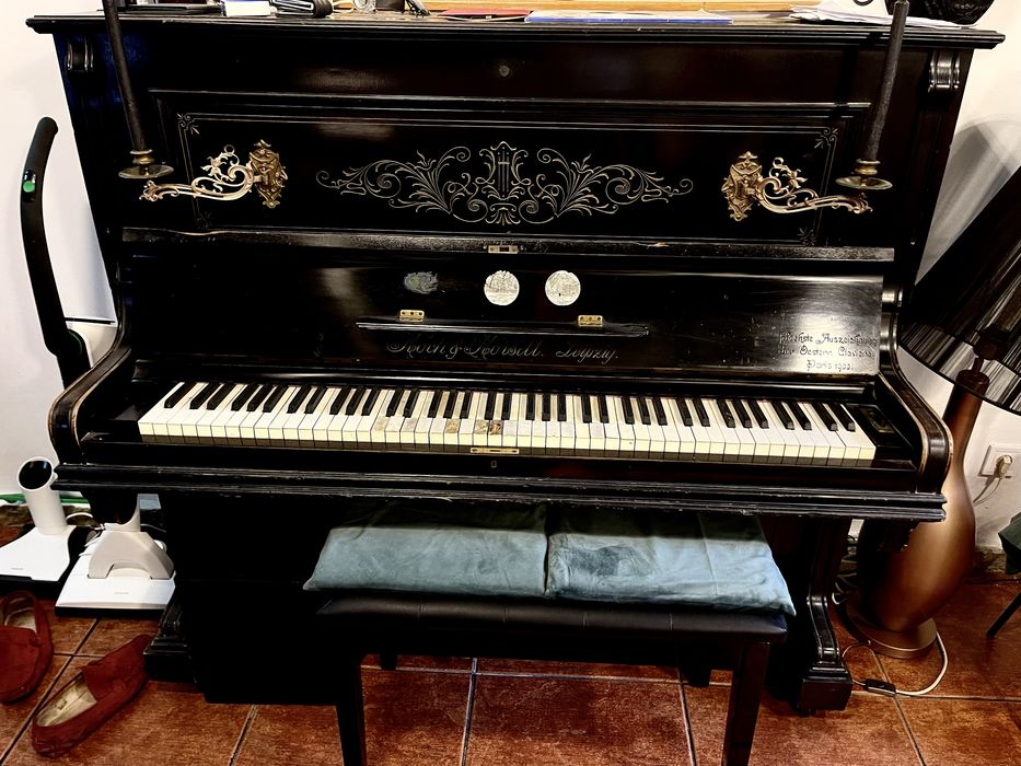 Pianina anul  1900 in stare foarte buna .