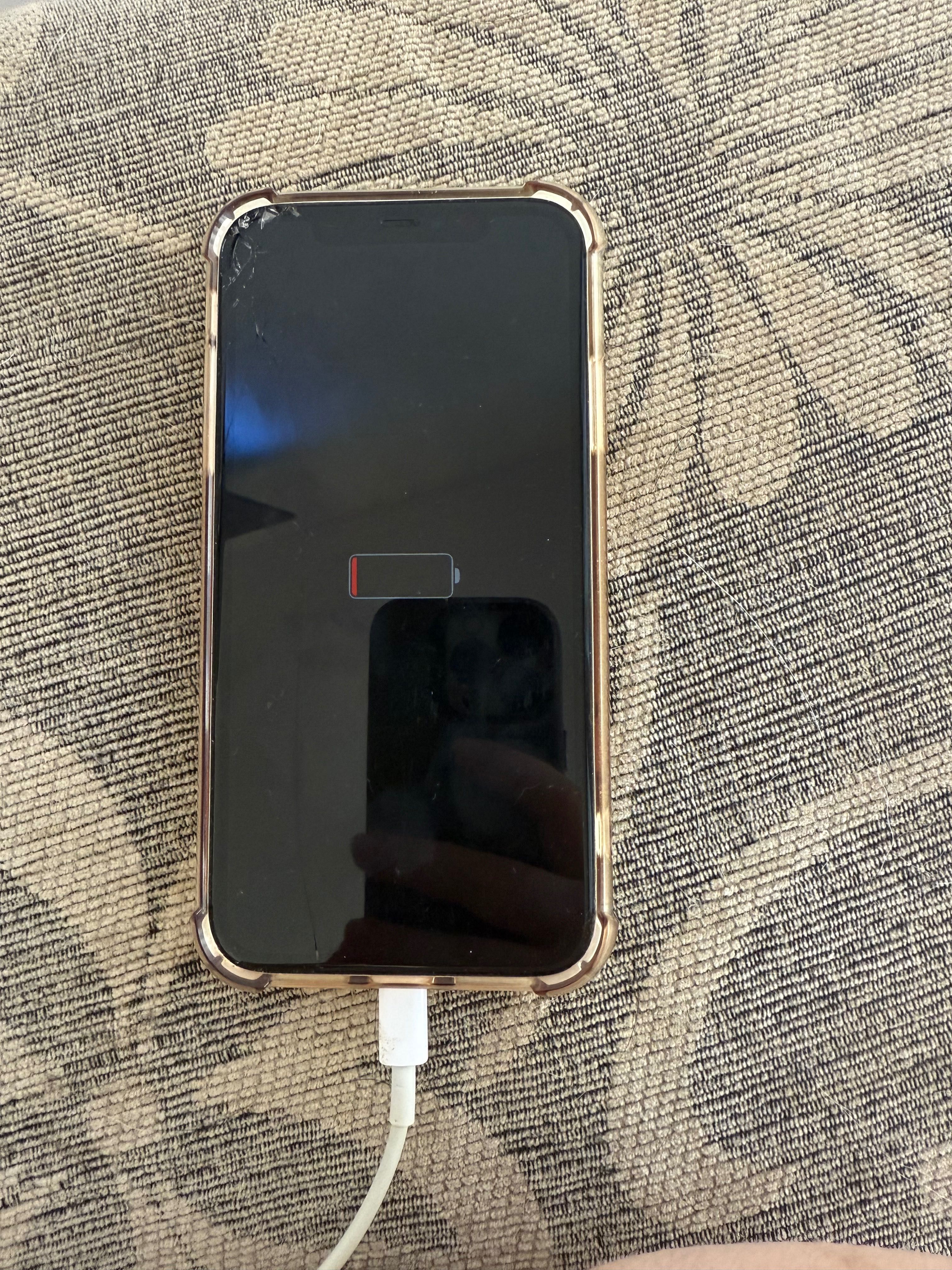 iPhone 11 64 GB работи без проблеми