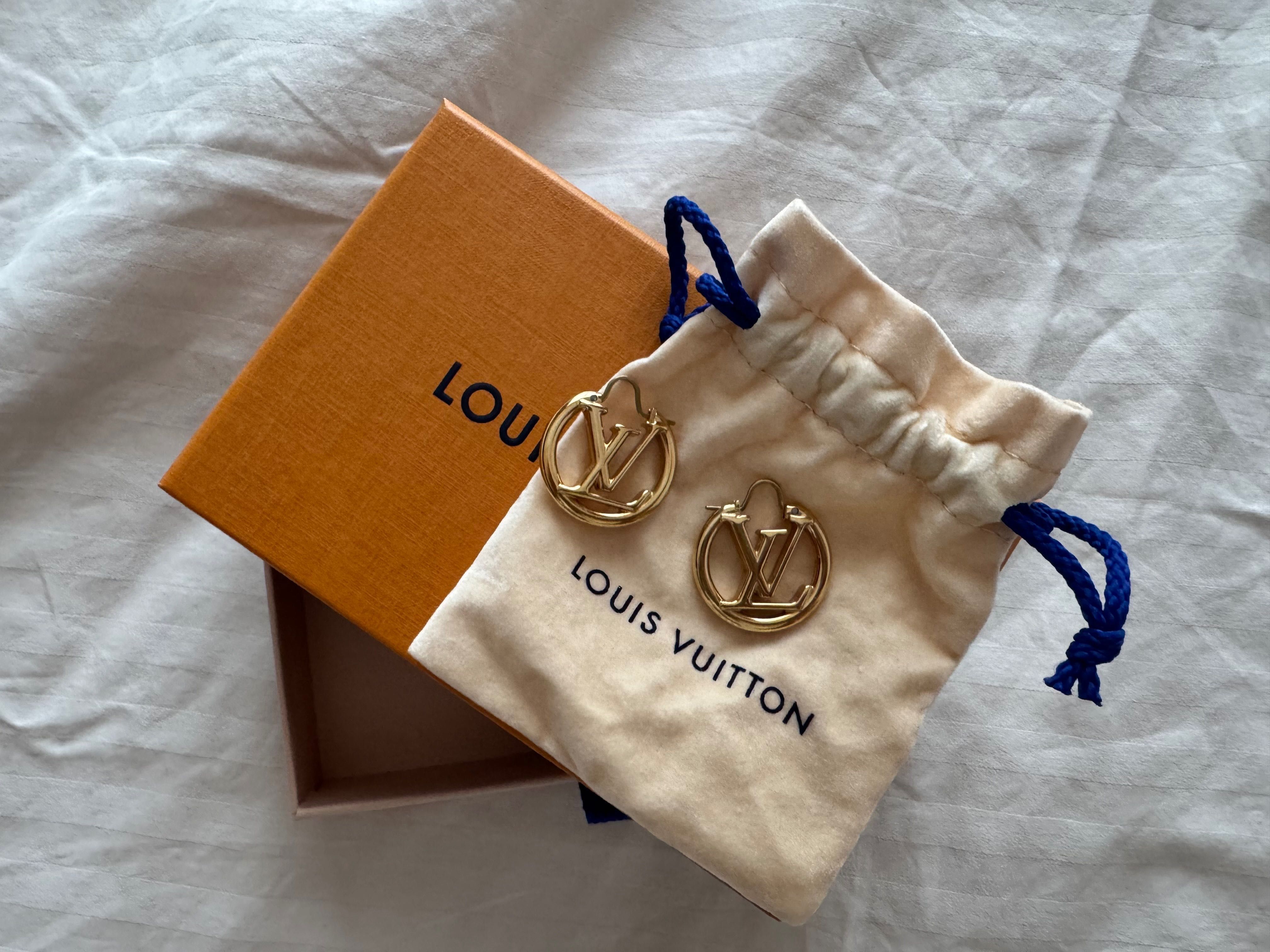 Cercei Louis Vuitton model Louise PM