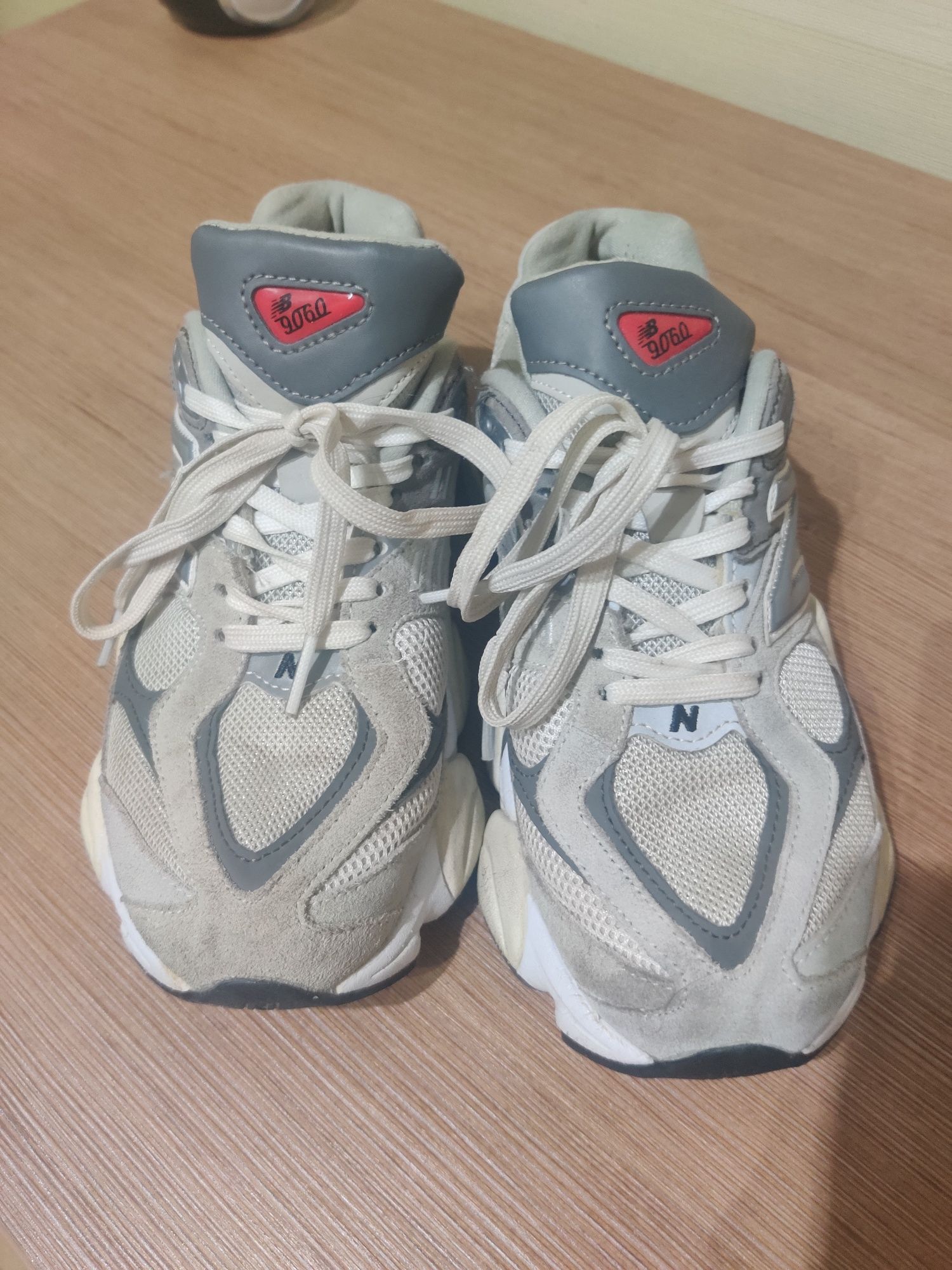 Converse, New balance 9060