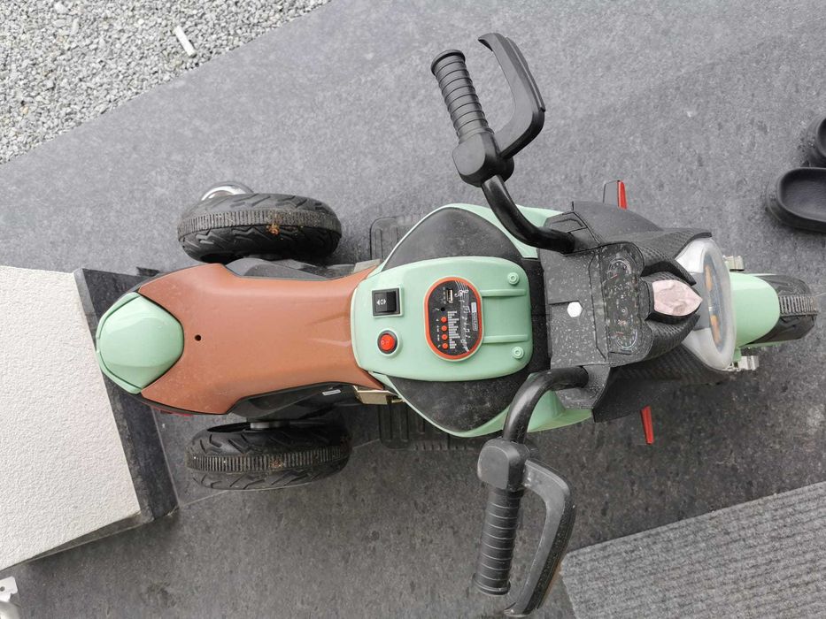 Tricicleta Electrica Copii, 2 Motoare, Bluetooth, Lumini si Sunete