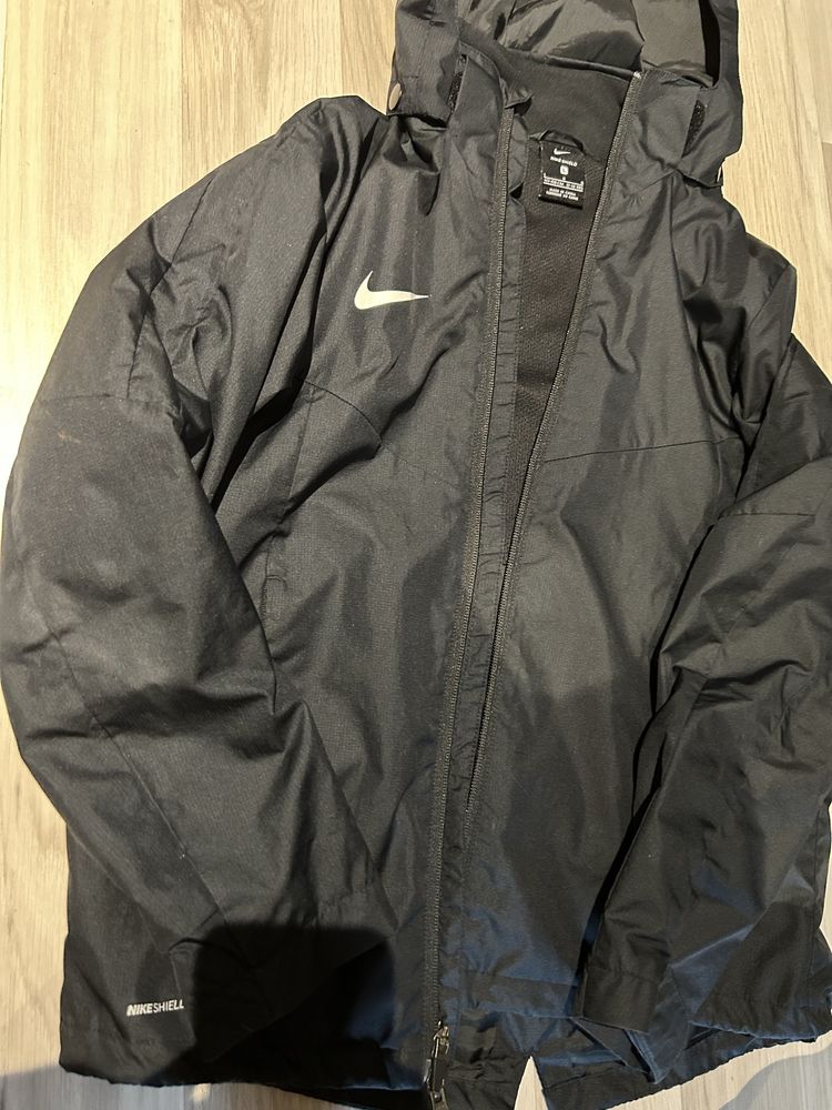 Nike тънко яке 158 см