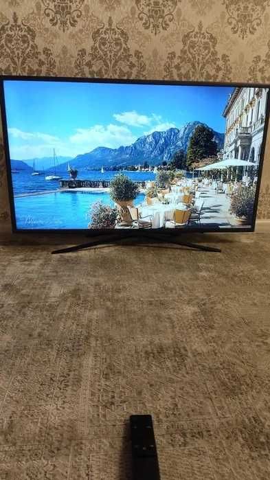 телевизор Самсунг смарт оригинал 43D  110 см в отличном состоянии