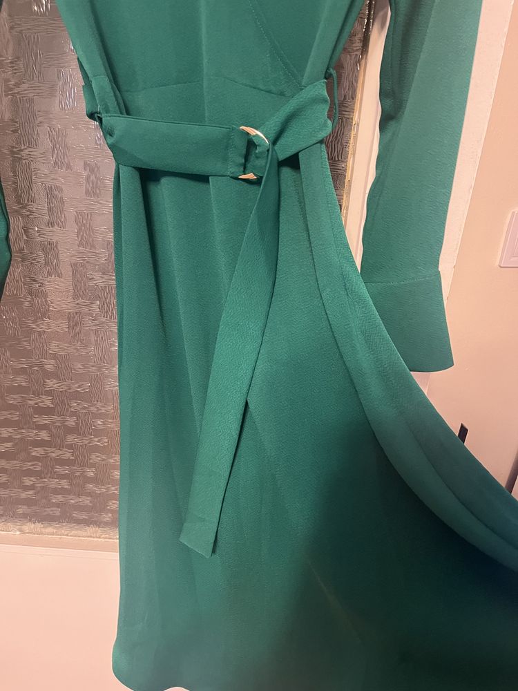 Елегантна зелена рокля H&M
