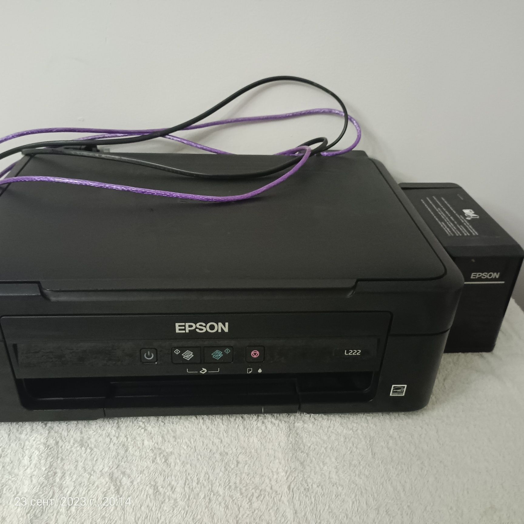 Продам принтер почти новая Epson l22. Цветная черно-белая.