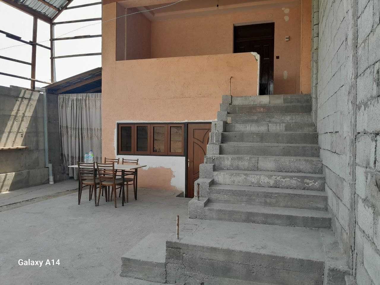 Hovli uy sotiladi Shodiyona Maxallasida