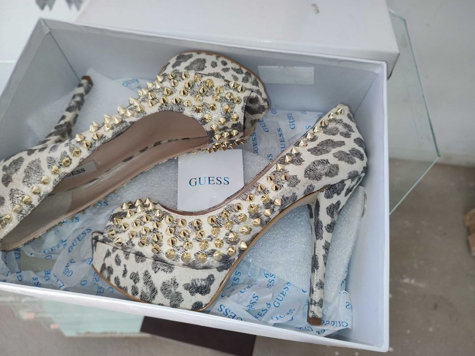 НОВИ Guess номер 38 дамски обувки