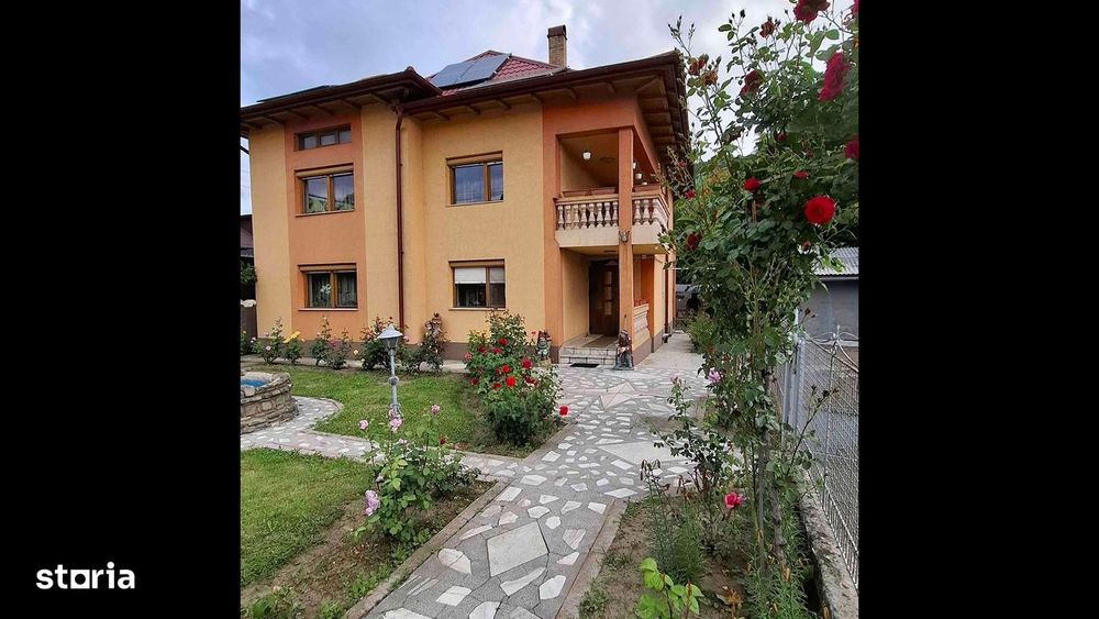 Vilă cu anexe și teren