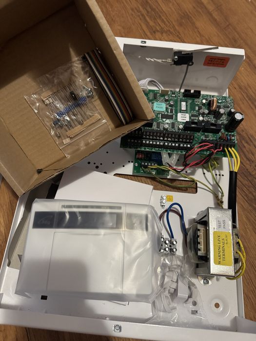 Centrala anti efractie Pyronix euro 46lm kit complet