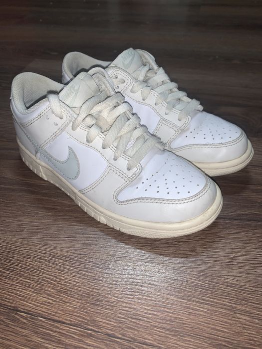 Adidasi     nike